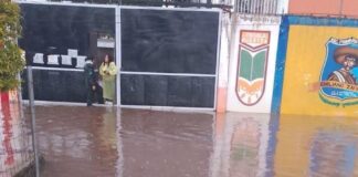 Lluvia en Coronango inunda primaria; alumnos son rescatados