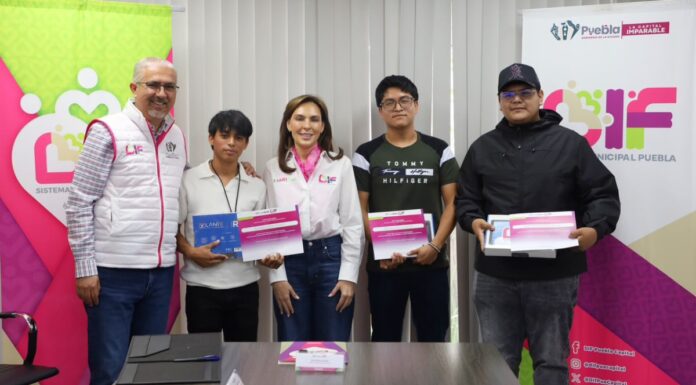 DIF Puebla reconoce a tres alumnos seleccionados por empresa alemana