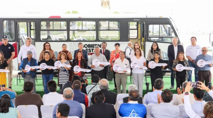 Estado entrega 42 unidades para modernizar transporte