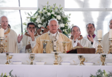 Arzobispo de Puebla celebra misa por su Jubileo de Oro