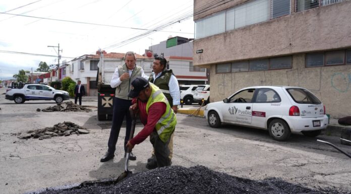 Pepe Chedraui supervisa trabajos de bacheo en Villa Posadas