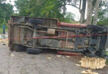 Joven muere aplastado por camioneta tras volcadura en Jonotla