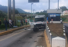 Varios lesionados tras aparatoso accidente en caseta de Zaragoza