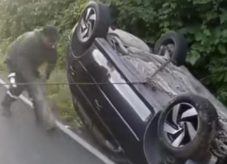 Vuelca automóvil en la Amozoc–Nautla; ocupantes salen ilesos