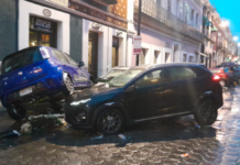 Lluvias en Puebla dejan autos varados, inundaciones y árboles caídos