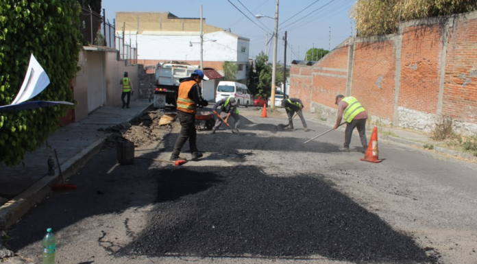 Supervisan obras de bacheo en distintas vialidades de Puebla