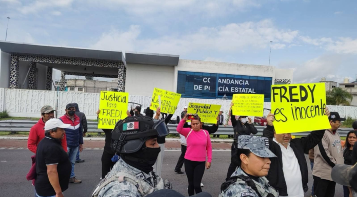 Cierran la México–Puebla para exigir liberación de tres detenidos