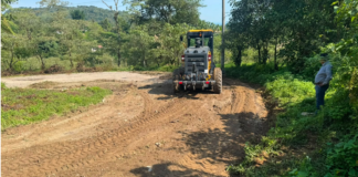 Rehabilitan camino rural en Nauzontla; beneficiará a 852 habitantes