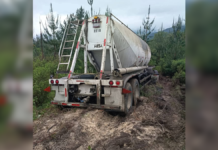 Camión de carga cae a barranco en la autopista Puebla-Orizaba