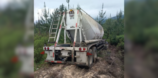 Camión de carga cae a barranco en la autopista Puebla-Orizaba