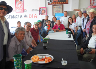 DIF Texmelucan celebra Día del Padre con adultos mayores