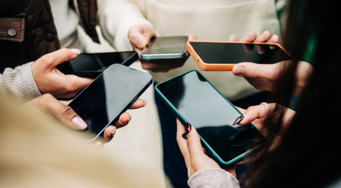 CRT amplía el plazo para registrar líneas celulares en México