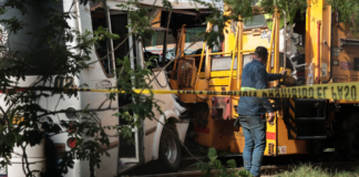 Tren impacta unidad de la Ruta 50 en Puebla; reportan 21 heridos
