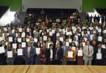 Lilia Cedillo entrega 150 definitividades a personal de la BUAP