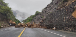 Cierran la supercarretera Cuacnopalan-Oaxaca por derrumbe