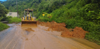 Gobierno de Puebla atiende deslave en carretera de la Sierra Negra