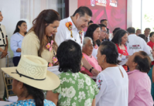 Armenta entrega apoyos y promueve obras desde Acatlán de Osorio