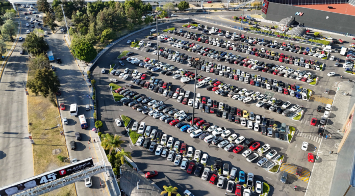 PVEM Puebla propone tarifa única de 15 pesos en estacionamientos