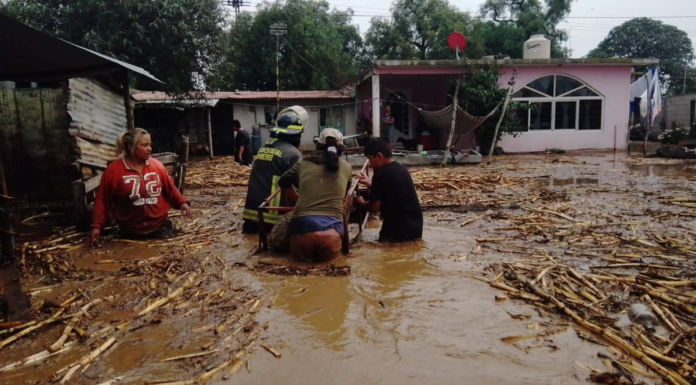 Lluvias dejan afectaciones en viviendas y vialidades de Esperanza