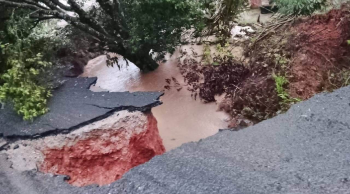 Lluvias provocan deslaves y derrumbes en la Sierra Negra