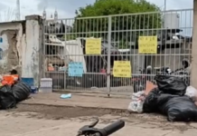 Trabajadores de limpia se manifiestan en Acatlán de Osorio