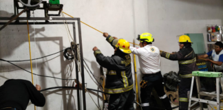 Rescatan a dos personas atrapadas en pozo de San Pedro Cholula