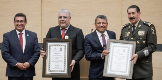 Entregan presea “General Ignacio Zaragoza” a dos poblanos destacados