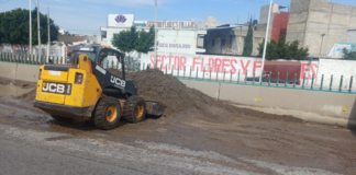 Realizan limpieza en puente de la Central de Abasto