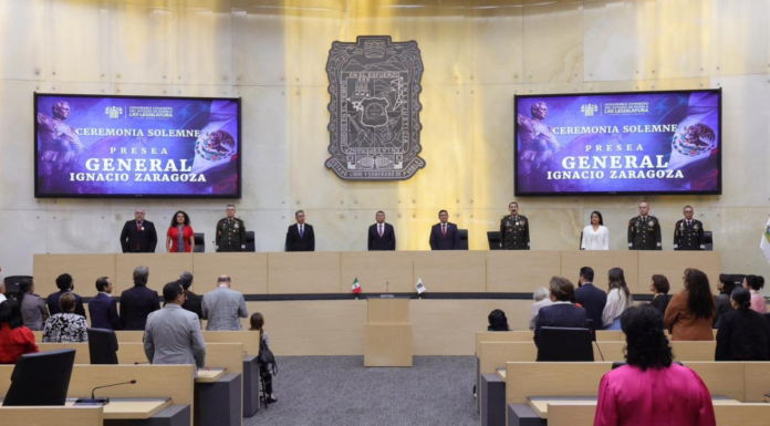 Honran a dos poblanos ejemplares con la Presea “Ignacio Zaragoza”