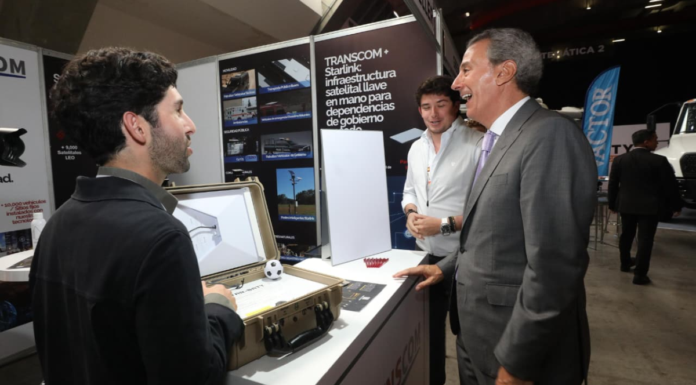 Pepe Chedraui recorre stands del Smart City Expo LATAM Congress