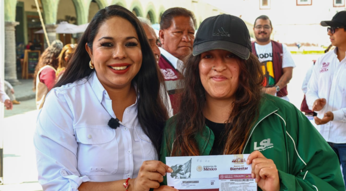 Entregan tarjetas de la beca “Rita Cetina” en San Pedro Cholula