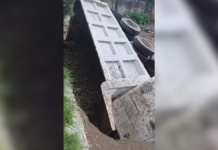 Tractocamión cae en socavón recién reparado en Huejotzingo