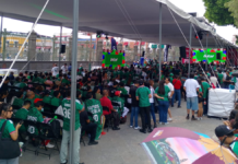 Zócalo de Puebla se pinta de verde por debut de México