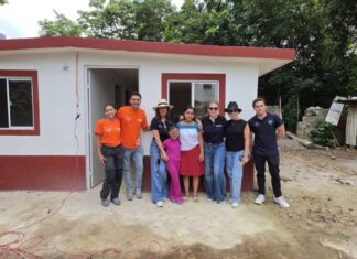 Voluntariado de Anáhuac Puebla entrega nueve viviendas a familias vulnerables