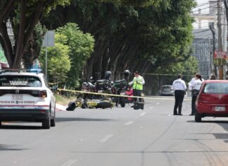 Adulto mayor muere por choque de motocicletas en la 14 Sur