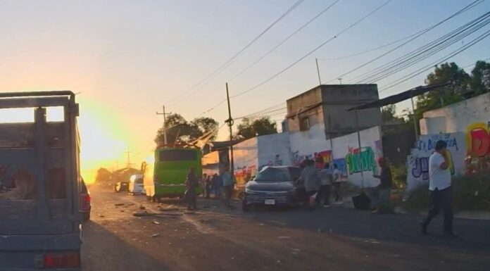 Accidente múltiple colapsa circulación en la Puebla-Tehuacán