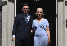 Andy Burnham asume como primer ministro del Reino Unido