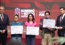 Afectados por lluvias en Puebla reciben apoyos estatal y municipal