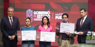 Afectados por lluvias en Puebla reciben apoyos estatal y municipal