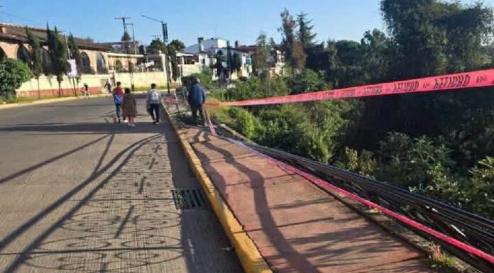 Conductor sale disparado a barranca en Zacatlán