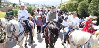 Armenta encabeza Cabalgata en honor a Santiago Apóstol