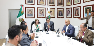 Carlos Ochoa toma protesta como director del SEDIF