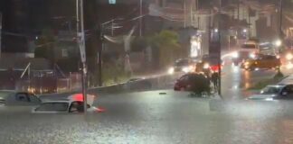 Fuerte lluvia sumerge a Puebla; deja inundaciones y autos varados