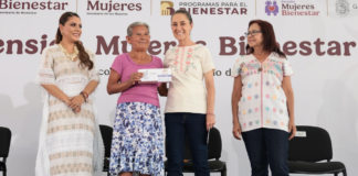 Sheinbaum entrega tarjeta de la Pensión Mujeres Bienestar en Acapulco