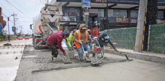 Omar Muñoz supervisa pavimentación en calle Tlaxcala de Cuautlancingo