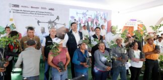 Fortalecen al campo en Cuautincháncon fertilizantes y maquinaria