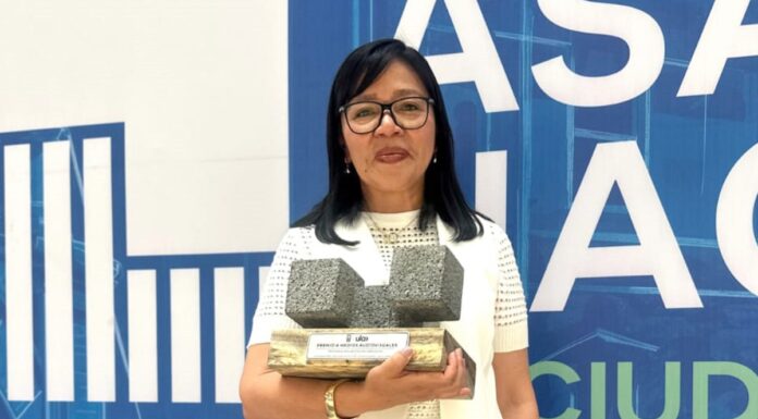 Alumna BUAP gana dos “Cubos de Oro” de la Unión Internacional de Arquitectos
