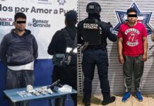 Caen dos presuntos distribuidores de droga; uno intentó enfrentar a policías