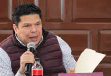 Gabriel Biestro celebra reducción de regidurías en Puebla capital