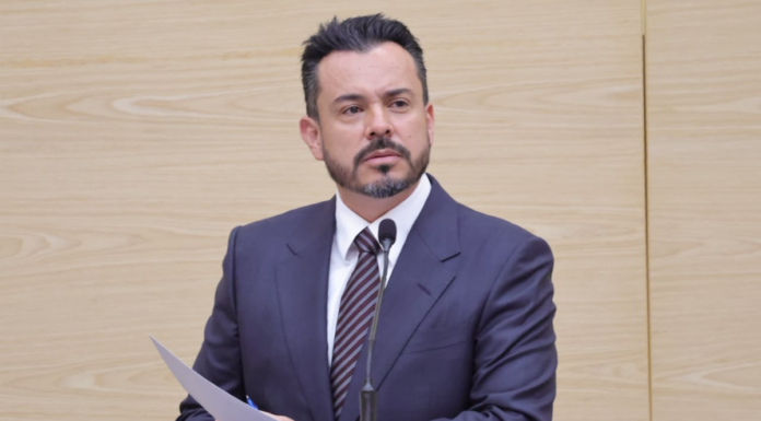 García Parra presenta ante el Congreso el proyecto del Cablebús